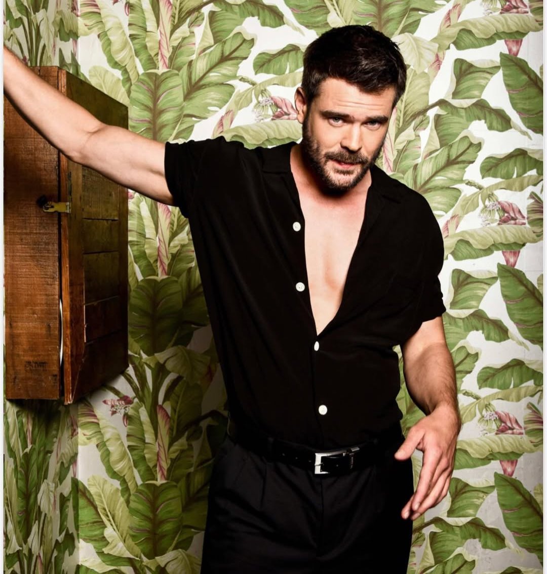 Charlie Weber - Photo