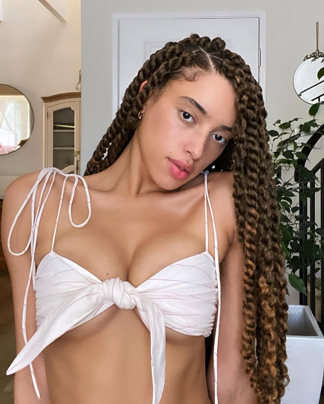 Khadijha Red Thunder - Photo